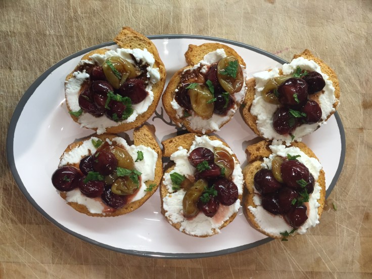 Prettaly_Caramalized_Grape_Crostini_with_GoatCheese.jpg